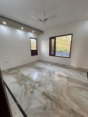 Room in 3 BHK Builder Floor at Parklands, Sector 85 – for Rent