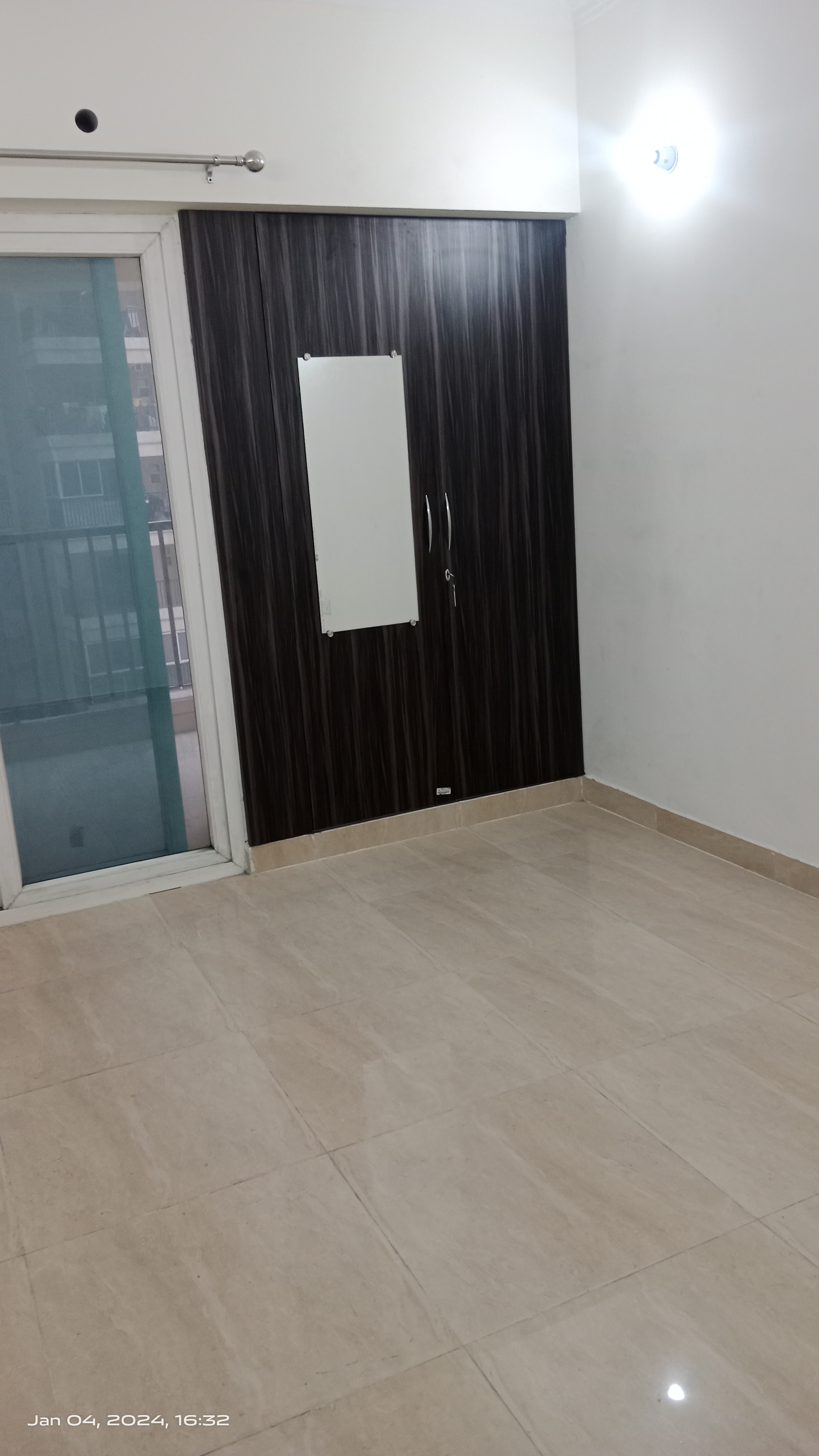3 BHK + Servant Room Apartment For Rent in Gaur City 2 - 11th Avenue