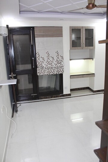 Living Room in 3 BHK Apartment at Sector 4 Dwarka – for Rent