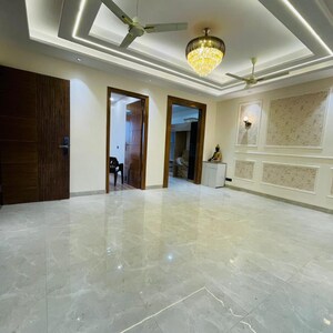 Room in 3 BHK Builder Floor at Versalia WoodWinds, Sector 67a – for Sale