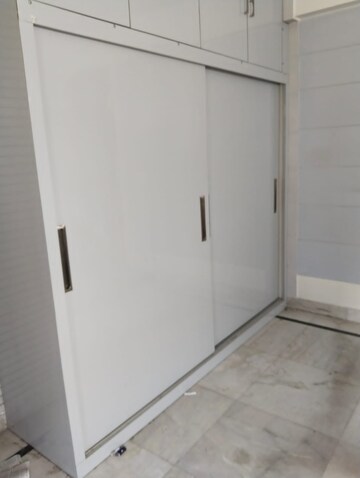 Room in 3 BHK Apartment at Sector 4 Dwarka – for Rent
