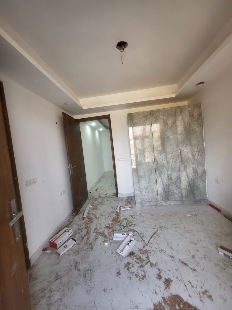 Room, freedom fighters enclave 1 Bedroom 500 Sq.Ft. Apartment In Freedom Fighters Enclave Delhi 8620666