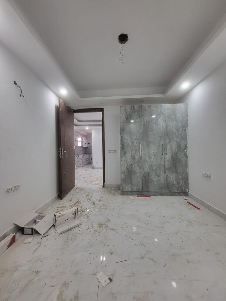 Room, freedom fighters enclave 1 Bedroom 500 Sq.Ft. Apartment In Freedom Fighters Enclave Delhi 8620666