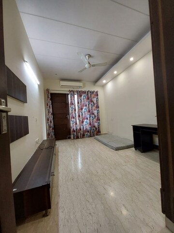 Bedroom in 2 BHK Builder Floor at Sector 40 – for Rent