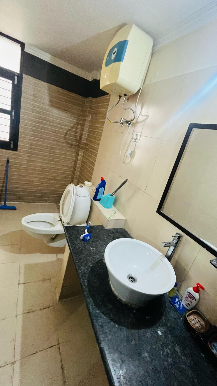 Bathroom, maya-garden-city 3 Bedroom 1852 Sq.Ft. Apartment In Lohgarh Zirakpur 8620743