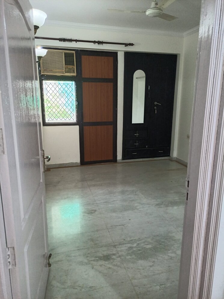 Room, sector 11 dwarka 3 Bedroom 1500 Sq.Ft. Apartment In Sector 11 Dwarka Delhi 8620766