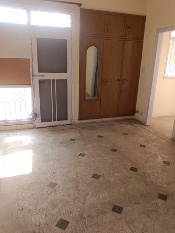 Room in 3 BHK Apartment at Prangan Apartments, Sector 62 – for Rent