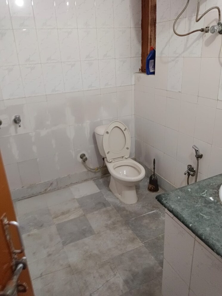 Bathroom, lavanya-apartments 2 Bedroom 1300 Sq.Ft. Apartment In Sector 62 Noida 8620773