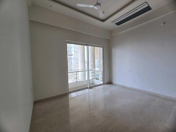 Room in 3 BHK Apartment at Indiabulls Sky Forest, Lower Parel – for Rent