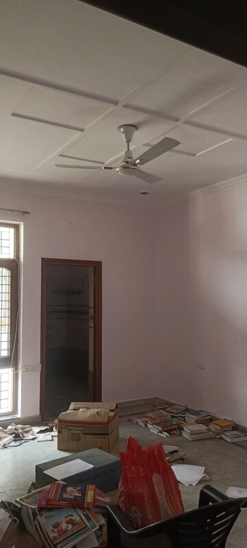 Room in 2 BHK Builder Floor at Sector 15a – for Rent