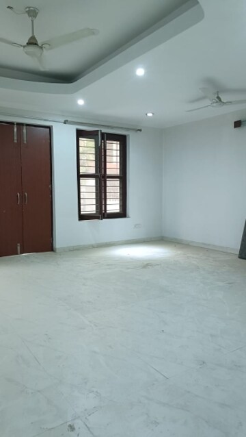 Room in 3 BHK Builder Floor at Sector 47 – for Rent