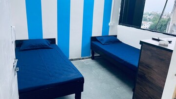  Pg For Rent in Sayajigunj