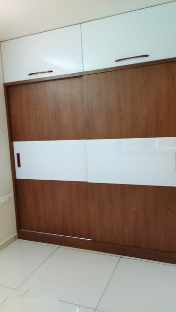 Furnished Amenities in 3 BHK Apartment at Vishnu Vistara, Hi Tech City – for Rent