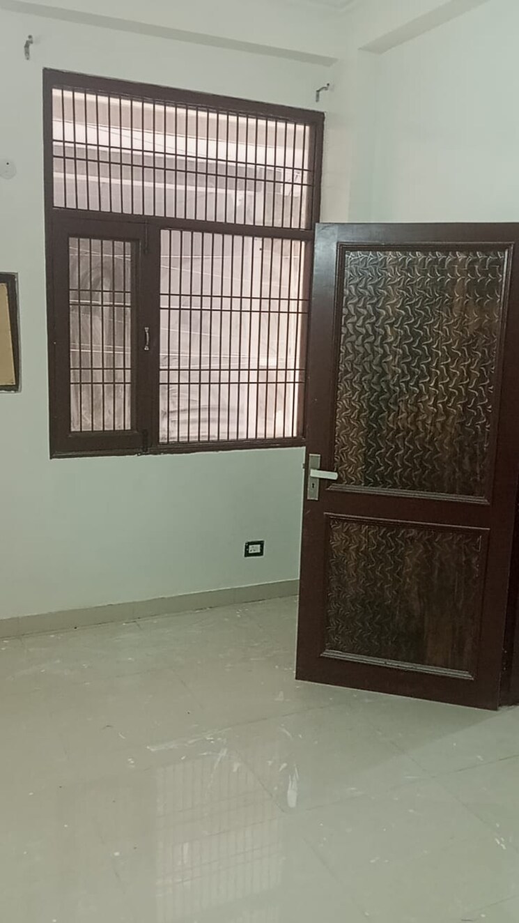 Room, sector 55 3.5 Bedroom 1810 Sq.Ft. Independent House In Sector 55 Noida 8621120