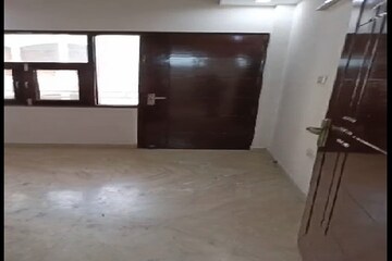 Room in 3 BHK Builder Floor at Pitampura – for Sale