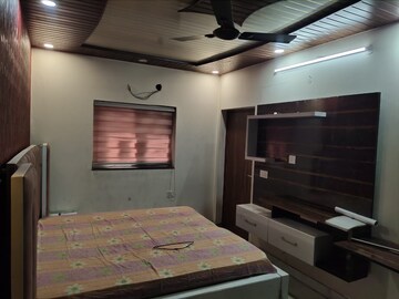 Room in 3 BHK Apartment at Sector 13 Dwarka – for Rent