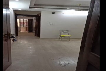 Room in 3 BHK Builder Floor at Pitampura – for Sale