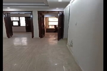 Parking in 3 BHK Builder Floor at Pitampura – for Sale