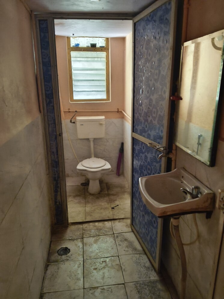Bathroom, vile parle west 1 RK 300 Sq.Ft. Apartment In Vile Parle West Mumbai 8621275