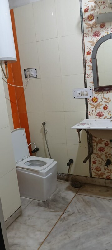 Furnished Amenities in 3.5 BHK Independent House at Sector 55 – for Rent