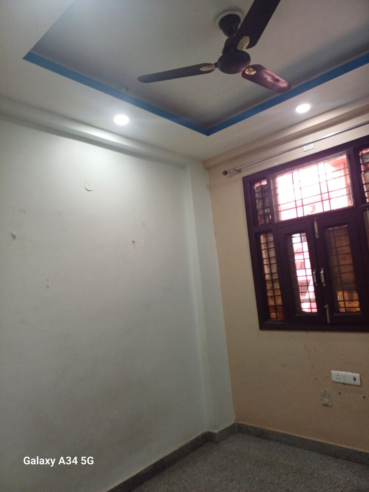 Room, sector 55 3.5 Bedroom 1710 Sq.Ft. Independent House In Sector 55 Noida 8621159