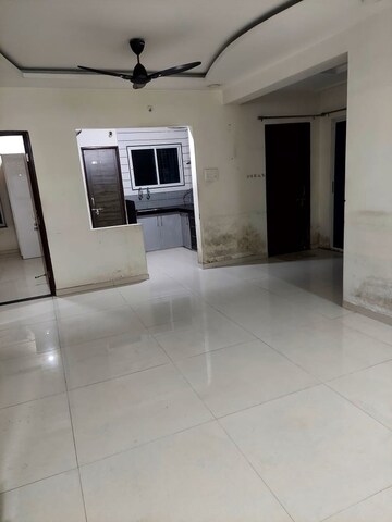 Room in 2 BHK Apartment at Magarpatta Trillium, Hadapsar – for Rent