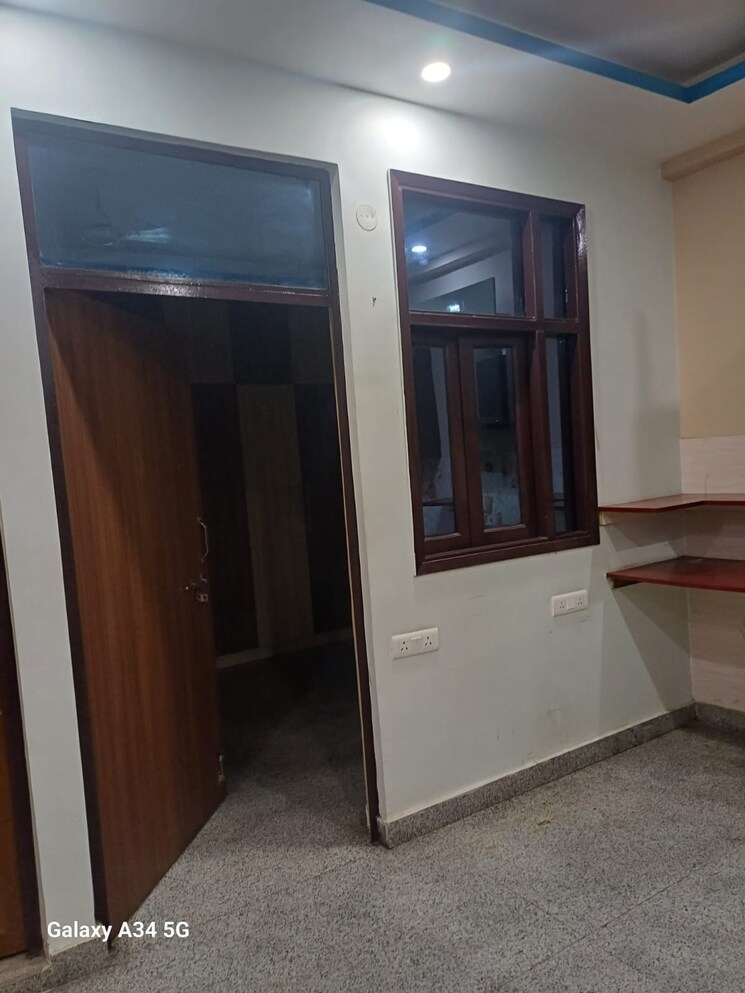 Room, sector 51 3.5 Bedroom 2610 Sq.Ft. Independent House In Sector 51 Noida 8621188