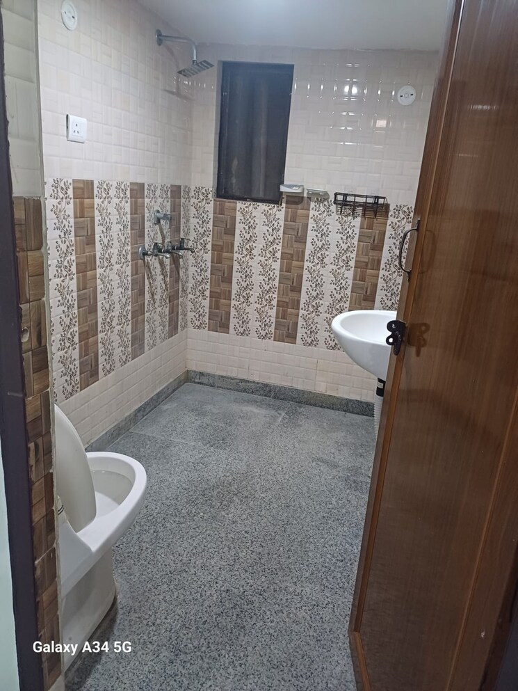Attached Bathroom, sector 51 3.5 Bedroom 2610 Sq.Ft. Independent House In Sector 51 Noida 8621188