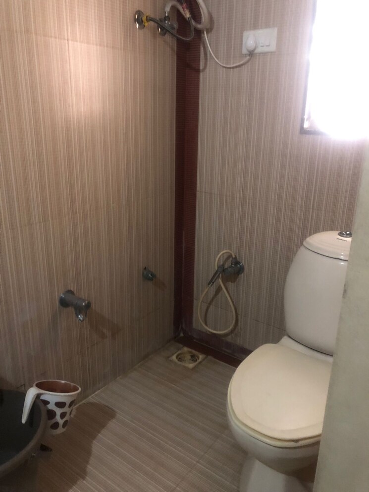 Bathroom, g-k-roseland-residency 3 Bedroom 1500 Sq.Ft. Apartment In Pimple Saudagar Pune 8621300