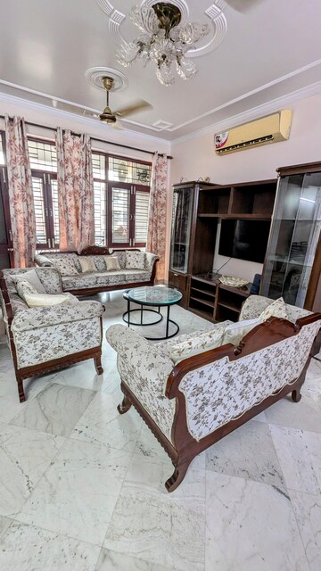 Living Room in 3 BHK Apartment at Sector 4 Dwarka – for Rent