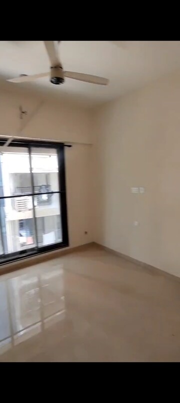 2 BHK Apartment For Rent in Vile Parle East