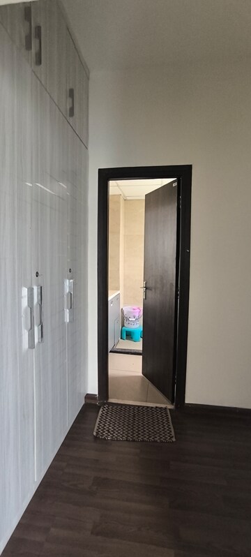 Building Lobby in 4 BHK Builder Floor at BPTP Amstoria, Sector 102 – for Rent