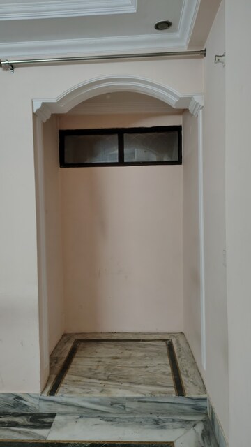Room in 3 BHK Builder Floor at RWA Apartments Sector 71, Sector 71 – for Rent