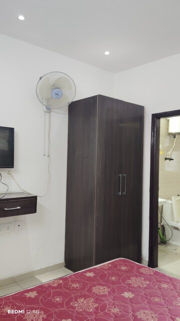 Furnished Amenities in Studio Apartment at Ajnara Daffodil, Sector 137 – for Rent
