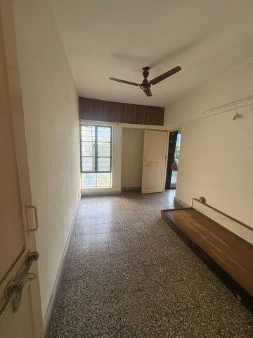 Room in 2.5 BHK Apartment at Salunkhe Vihar Society – for Rent
