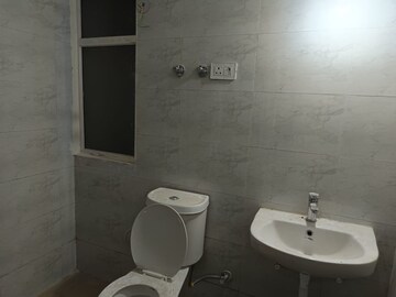 Bathroom in 4 BHK Apartment at Kbnows Apartment, Sector 16 Greater Noida – for Rent