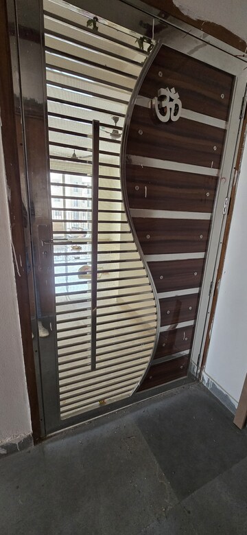 Staircase in 4 BHK Apartment at Kbnows Apartment, Sector 16 Greater Noida – for Rent