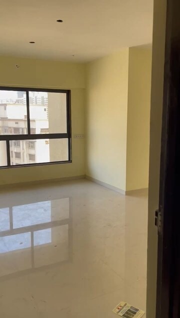 Room in 2.5 BHK Apartment at Bharat Arize, Goregaon West – for Rent
