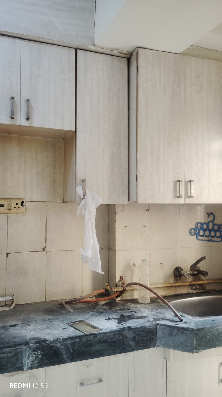 Bathroom, paras-tierea 2 Bedroom 825 Sq.Ft. Apartment In Sector 137 Noida 8621717