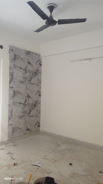 Room in 2 BHK Apartment at Paras Tierea, Sector 137 – for Rent