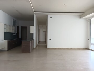 Room in 5 BHK Apartment at Omkar Alta Monte, Malad East – for Rent