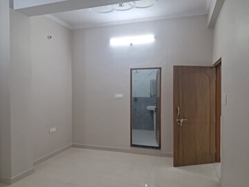 Room in 3 BHK Apartment at Indira Nagar – for Rent