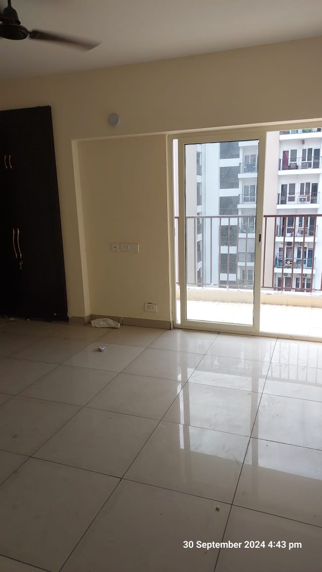 3 BHK + Extra Room Apartment For Rent in Kbnows Apartment