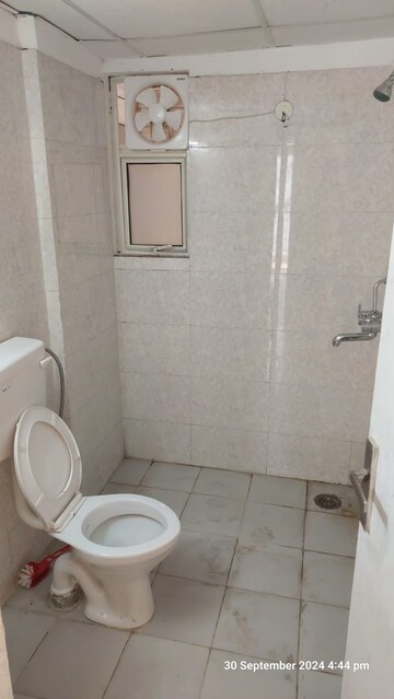 Bathroom in 3 BHK Apartment at Kbnows Apartment, Sector 16 Greater Noida – for Rent