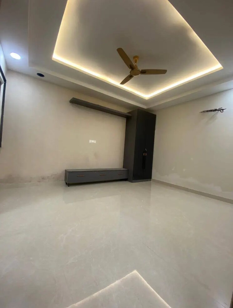 Room, sector 135 3 Bedroom 1275 Sq.Ft. Builder Floor In Sector 135 Noida 8621809