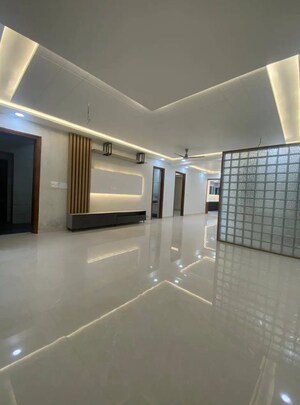 Room in 3 BHK Builder Floor at Sector 135 – for Sale
