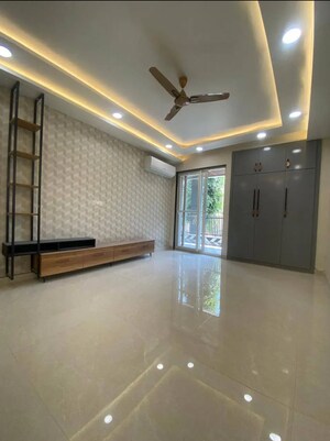 Room in 3 BHK Builder Floor at Sector 135 – for Sale