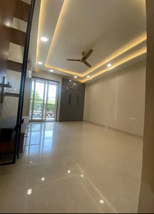 Room in 3 BHK Builder Floor at Sector 135 – for Sale