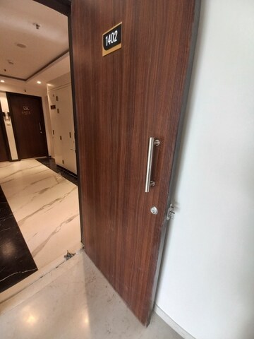 Furnished Amenities in 2.5 BHK Apartment at Dosti Oro 67, Kandivali West – for Rent