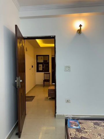 Furnished Amenities in 1 BHK Builder Floor at Paryavaran Complex – for Rent